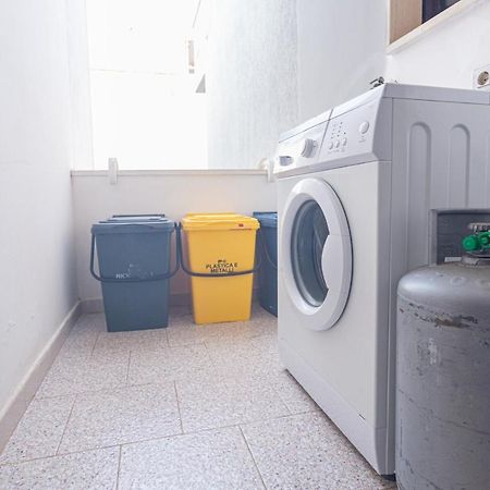 Appartamento A 150 M Dal Mare Climatizzato Con Bellissimo Patio Esterno Torre Pali Luaran gambar
