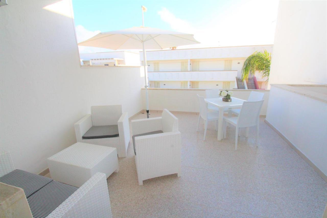Appartamento A 150 M Dal Mare Climatizzato Con Bellissimo Patio Esterno Torre Pali Luaran gambar