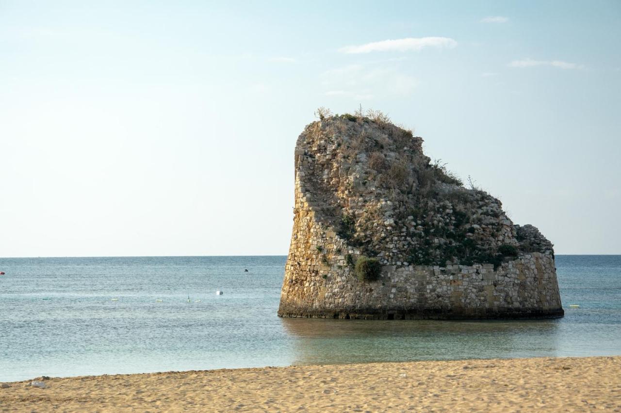 Appartamento A 150 M Dal Mare Climatizzato Con Bellissimo Patio Esterno Torre Pali Luaran gambar