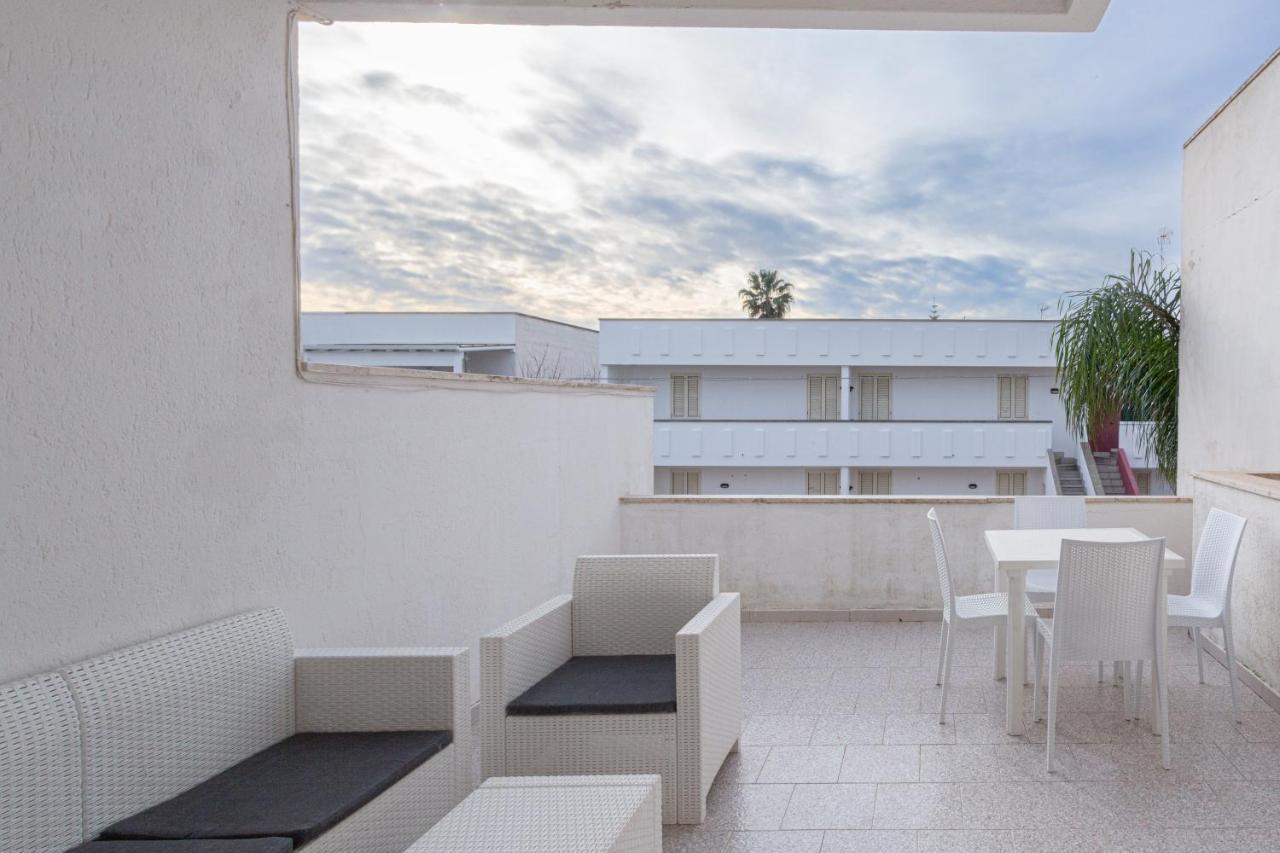 Appartamento A 150 M Dal Mare Climatizzato Con Bellissimo Patio Esterno Torre Pali Luaran gambar