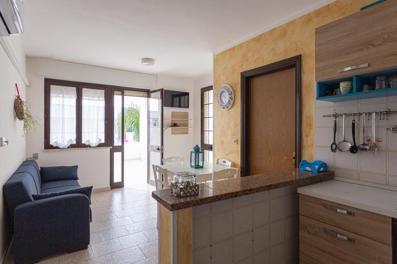 Appartamento A 150 M Dal Mare Climatizzato Con Bellissimo Patio Esterno Torre Pali Luaran gambar