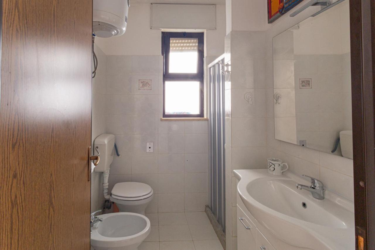 Appartamento A 150 M Dal Mare Climatizzato Con Bellissimo Patio Esterno Torre Pali Luaran gambar