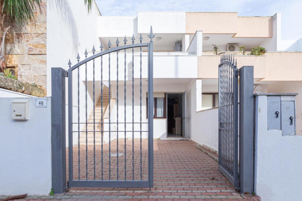 Appartamento A 150 M Dal Mare Climatizzato Con Bellissimo Patio Esterno Torre Pali Luaran gambar